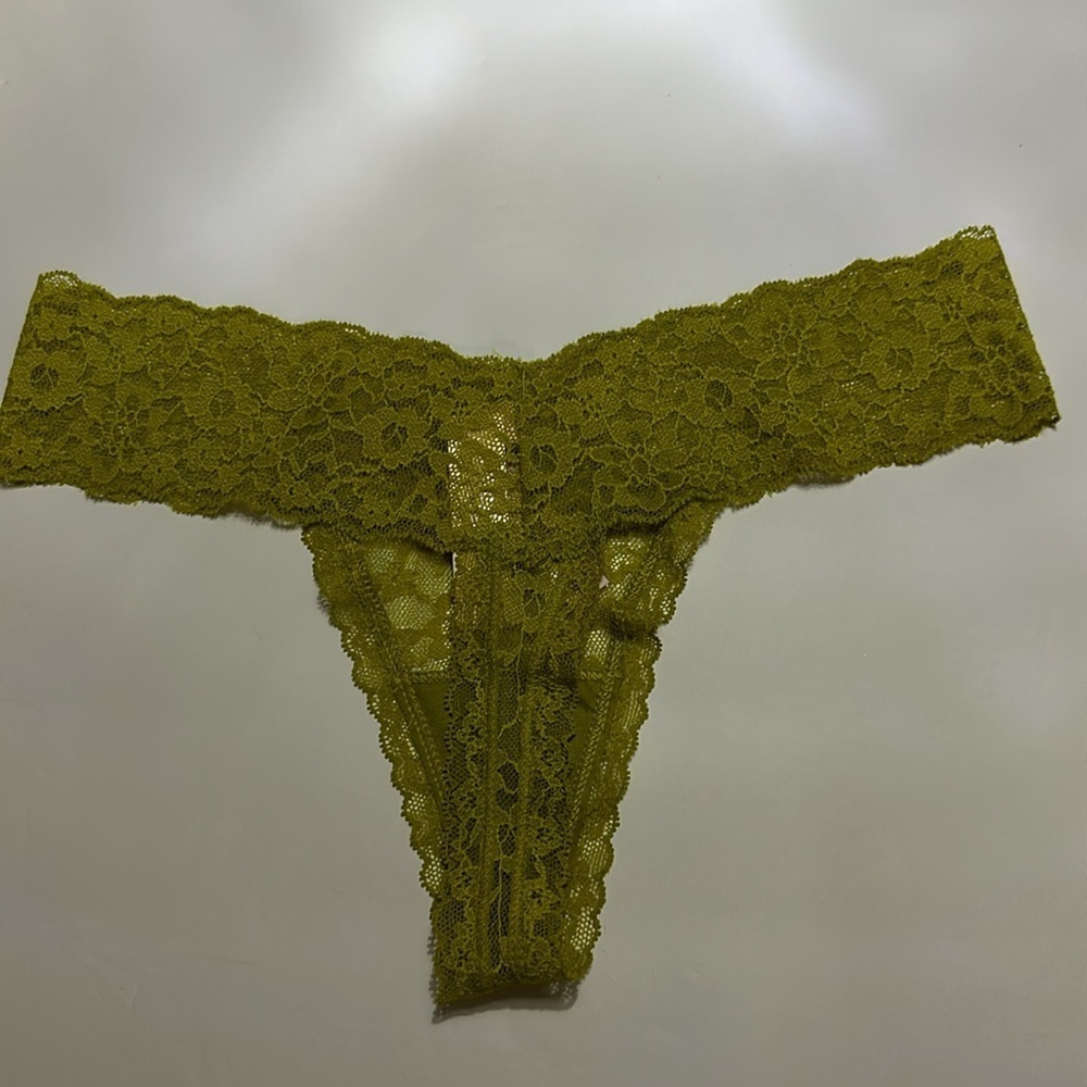โจ๐NWT Victoria's Secret Lace Thong Panty S/P - Chartreuse Green โจ๐ - Picture 13 of 16